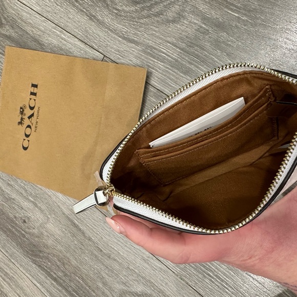 NWT Coach Wristlet - Picture 8 of 12